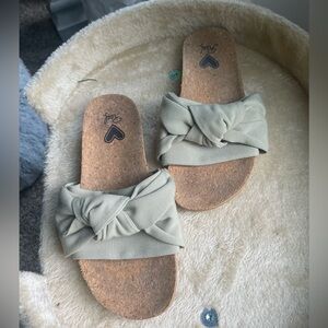 Reef Sandals Knotty Sz 8 In gently used condition